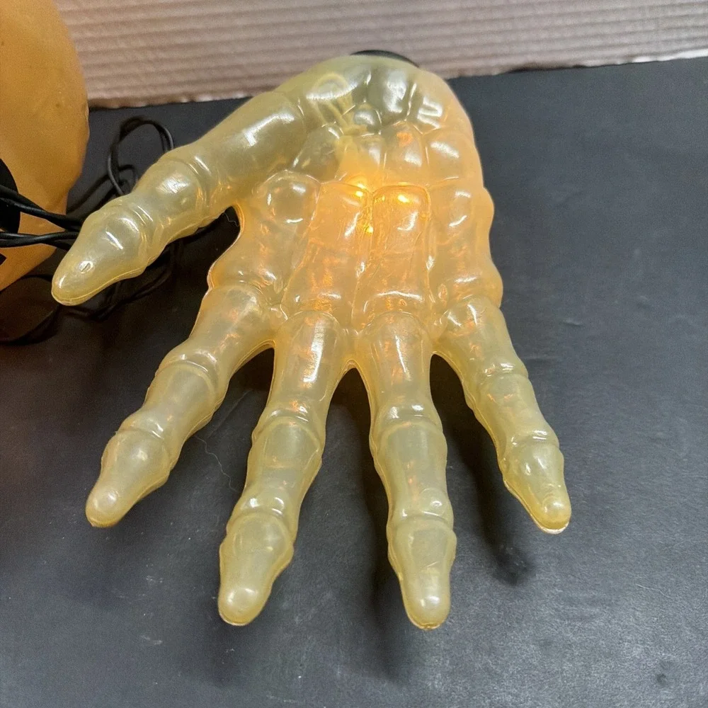 Skull Skeleton Hand Light Up Ground Breaker Halloween Decoration Scary Blow Mold